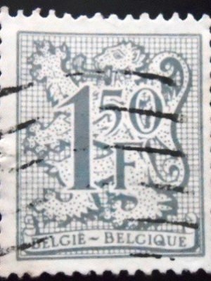 Selo postal da Bélgica de 1983 Number on Heraldic Lion and Pennant 1.50 U