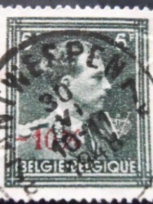 Selo postal da Bélgica de 1946 Leopold III with "V" and crown Mechelen 5 U