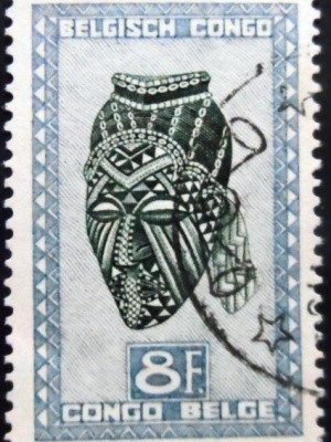 Selo postal do Congo Belga de 1950 Ngadimuashi 8 U