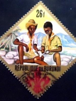 Selo postal do Burundi de 1967 First Aid 26 MCC
