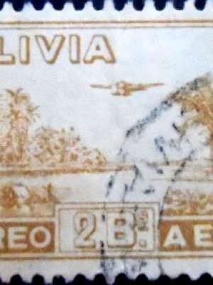 Selo postal da Bolívia de 1938 Airplane over River 2 U