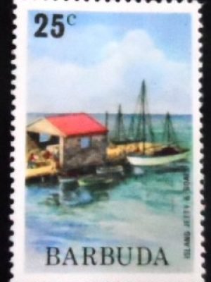 Selo postal de Barbuda de 1974 Island Jetty and Boats M