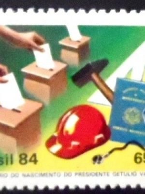 Selo postal do Brasil de 1984 Urna Eleitoral M