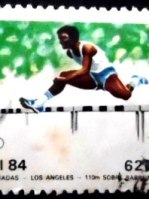 Imagem similar à do selo postal do Brasil de 1984 110m com Barreiras U