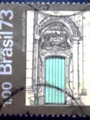 Imagem similar à do selo postal do Brasil de 1973 Arquitetura U