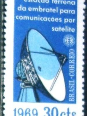 Selo postal do Brasil de 1969 Embratel M