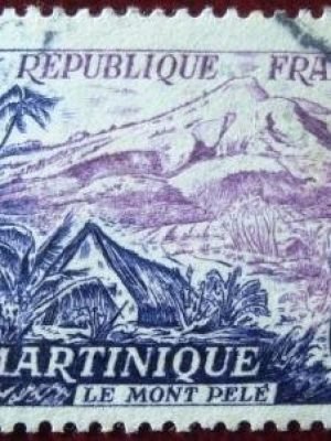 Selo postal da França de 1955 Le Mont Pele
