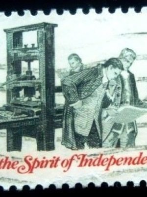 Selo postal dos Estados Unidos de 1973 Patriots Examining Pamphlet