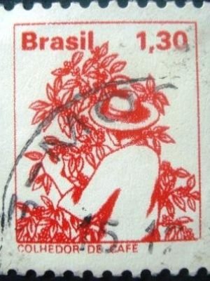 Selo postal Regular emitido no Brasil em 1977 - 566 U