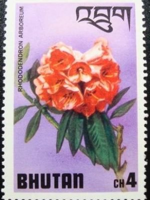 Selo postal do Buthão de 1976 Rhododendron Arboreum