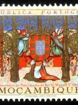 Selo postal de Moçambique de 1969 Miniatures Royal Coat Of Arms