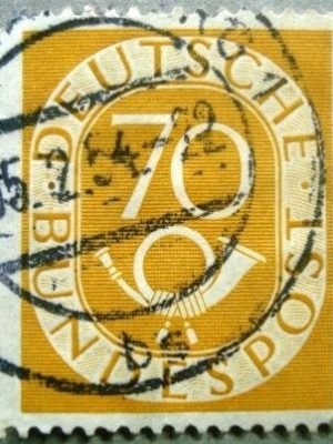 Selo postal da Alemanha 1952 Digits with Posthorn 70