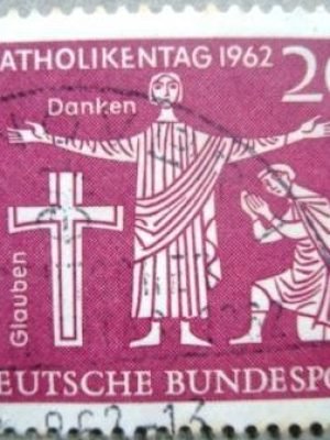Selo postal da Alemanha de 1962 Cross and two faithful - 850 U