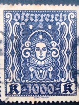 Selo postal Áustria 1922 Woman's head