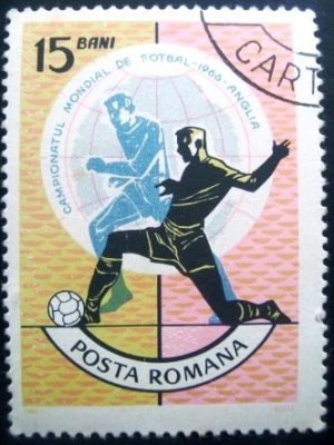 Selo postal da Romênia de 1966 Football players in front of globe