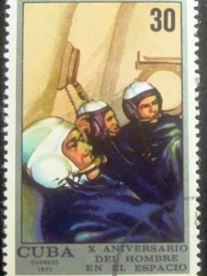 Selo postal de Cuba de 1971 Team in a flight simulator