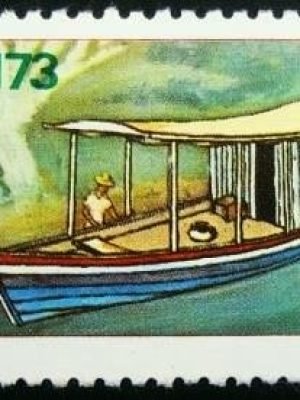 Selo postal do Brasil de 1973 Regatão M