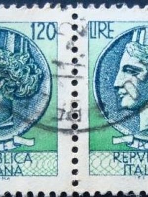 Par de selos postais da Itália de 1977 Coin of Syracuse 120