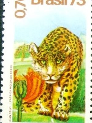 Selo postal do Brasil de 1973 Onça e Tulipeiro