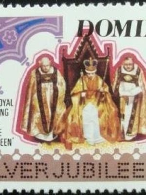 Selo postal da Dominica de 1977 Queen Enthroned