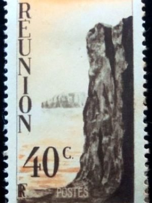Selo postal de Reunion de 1947 Cliff 40
