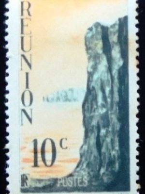 Selo postal de Reunion de 1947 Cliff 10
