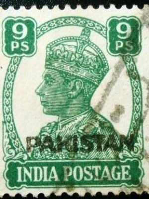 Selo postal do Paquistão de 1947 King George VI India overprinted Pakistan 9