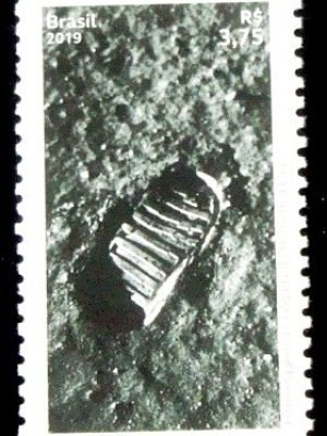 Selo postal do Brasil de 2019 Chegada do Homem à Lua