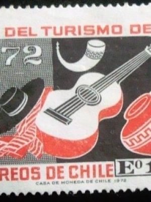 Selo postal do Chile de 1972 Guitar and Earthen Jar