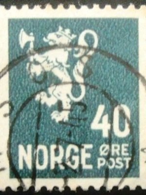 Selo postal da Noruega de 1937 Lion type III