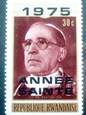 Selo postal de Ruanda de 1975 Pope John XXIII overprint 30 N