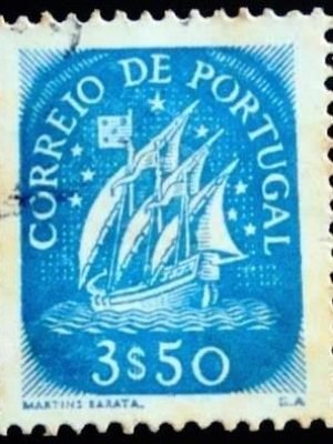 Selo postal de Portugal de 1943 Caravel 3$50