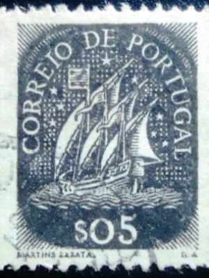 Selo postal de Portugal de 1943 Caravel $05 - 646 U