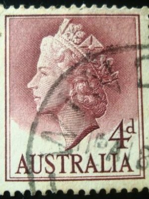 Selo postal da Austrália de 1957 Queen Elizabeth II 4d U sev