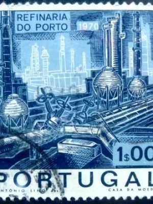 Selo postal de Portugal de 1970 Oil Refinery in Porto