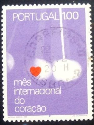 Selo postal de Portugal de 1972 Heart & Pendular Movement