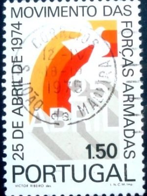 Selo postal de Portugal de 1974 Rainbow and Dove