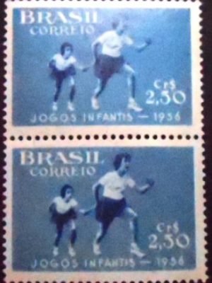 Par de selos postais do Brasil de 1956 6º Jogos Infantis