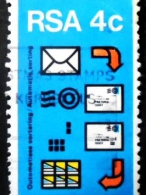 Selo postal da África do Sul de 1975 Automatic mail sorting