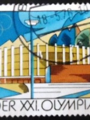 Selo postal da Alemanha de 1976 Town Hall and Gymnasium in Suhl