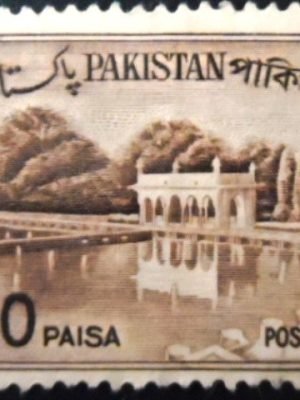 Selo postal do Paquistão de 1963 Shalimar Gardens 10