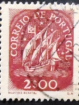 Selo postal de Portugal de 1943 Caravel 2$