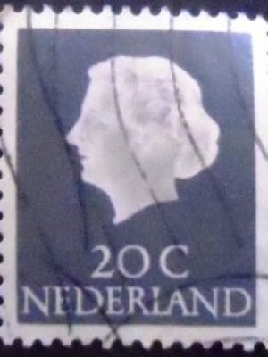 Selo postal da Holanda de 1954 Queen Juliana 20