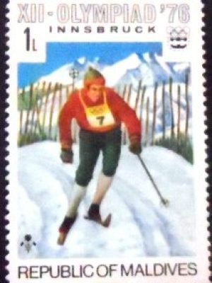 Selo postal da Maldives de 1976 Cross-country skiing