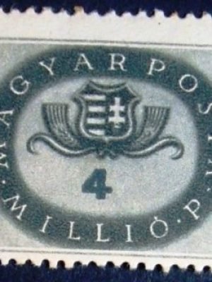 Selo postal defiitivo da Hungria 1946 Arms of Hungary