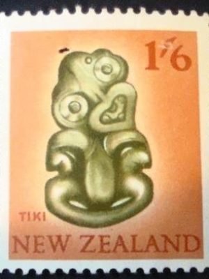 Selo postal definitivo da Australia de 1960 - Tiki