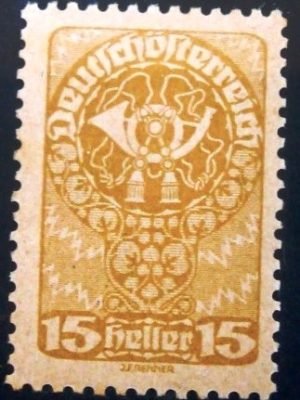 selo postal definitivo da Austria de 1920 - Posthorn 15